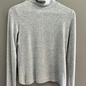 Alo Yoga Embrace Long Sleeve Athletic Gray Size Small